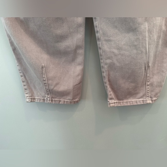 H&M relaxed fit tapered ankle jeans. Size 8 - Picture 7 of 9